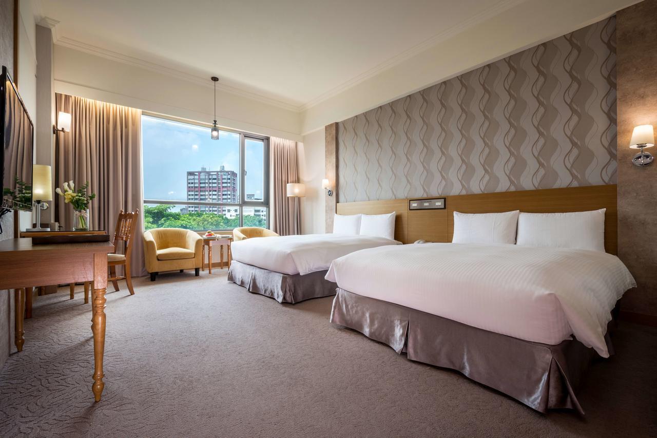 Royal Chiayi Hotel Exterior photo