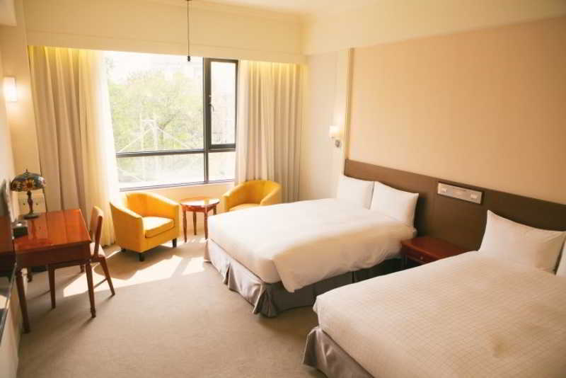 Royal Chiayi Hotel Exterior photo