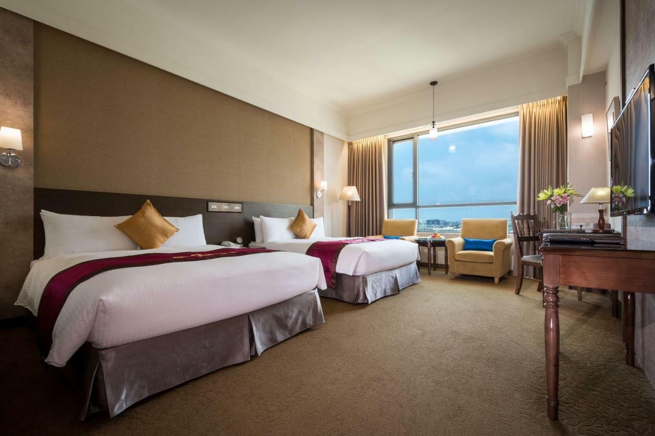 Royal Chiayi Hotel Exterior photo